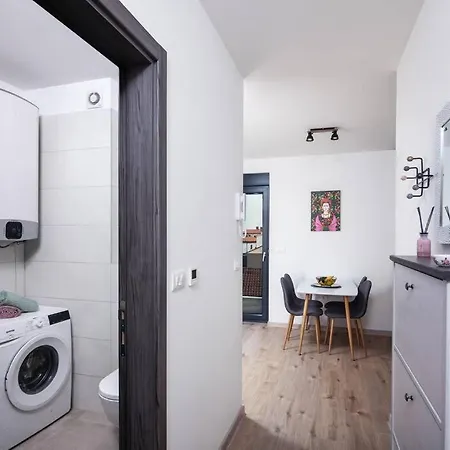 Modern With Balcony & Private Parking 5 Min From Amphitheater *