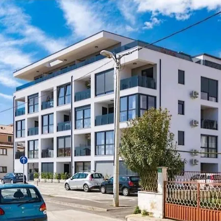 Modern With Balcony & Private Parking 5 Min From Amphitheater Apartament *