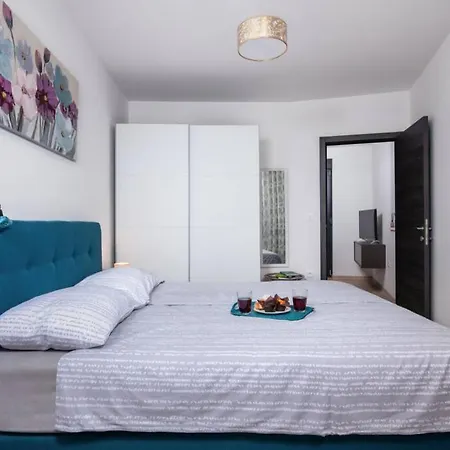 Modern With Balcony & Private Parking 5 Min From Amphitheater * Pola