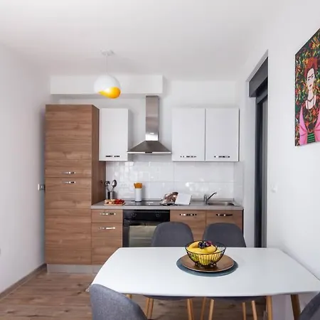 شقة Modern With Balcony & Private Parking 5 Min From Amphitheater